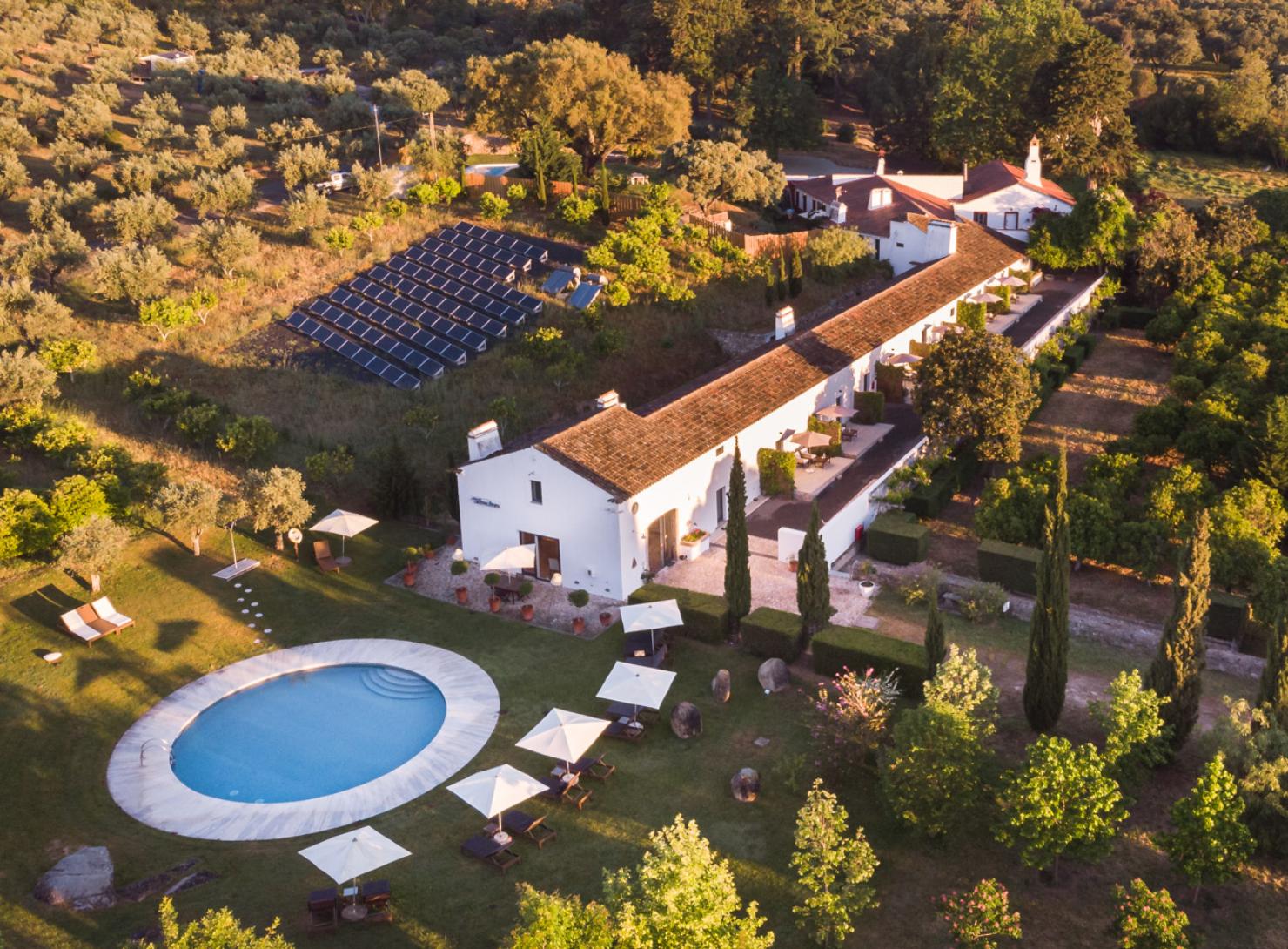 Imani Country House****